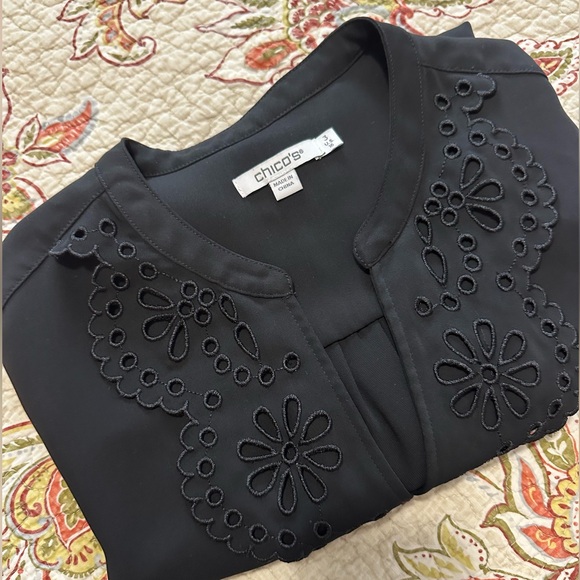 ☀️ CHICO’S Satin Eyelet Popover Blouse - Picture 14 of 15